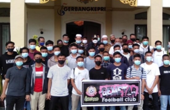 Bupati Rafiq Lepas Tim Futsal Gemetar FC Berlaga di Batam