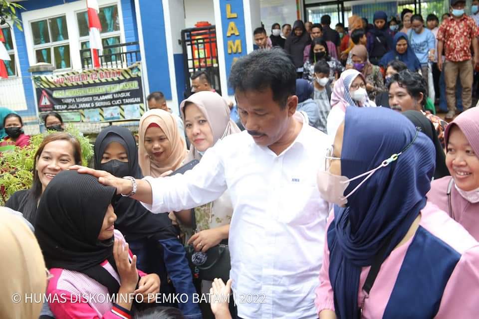 Silaturahmi Dengan Wali Calon Murid, Rudi Pastikan Komitmen Wujudkan Pendidikan Laik Generasi Batam