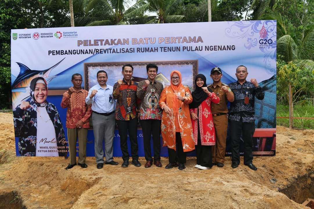 Wagup Kepri Marlin Letakan Batu Pertama Revitalisasi Pembangunan Rumah Tenun Pulau Ngenang