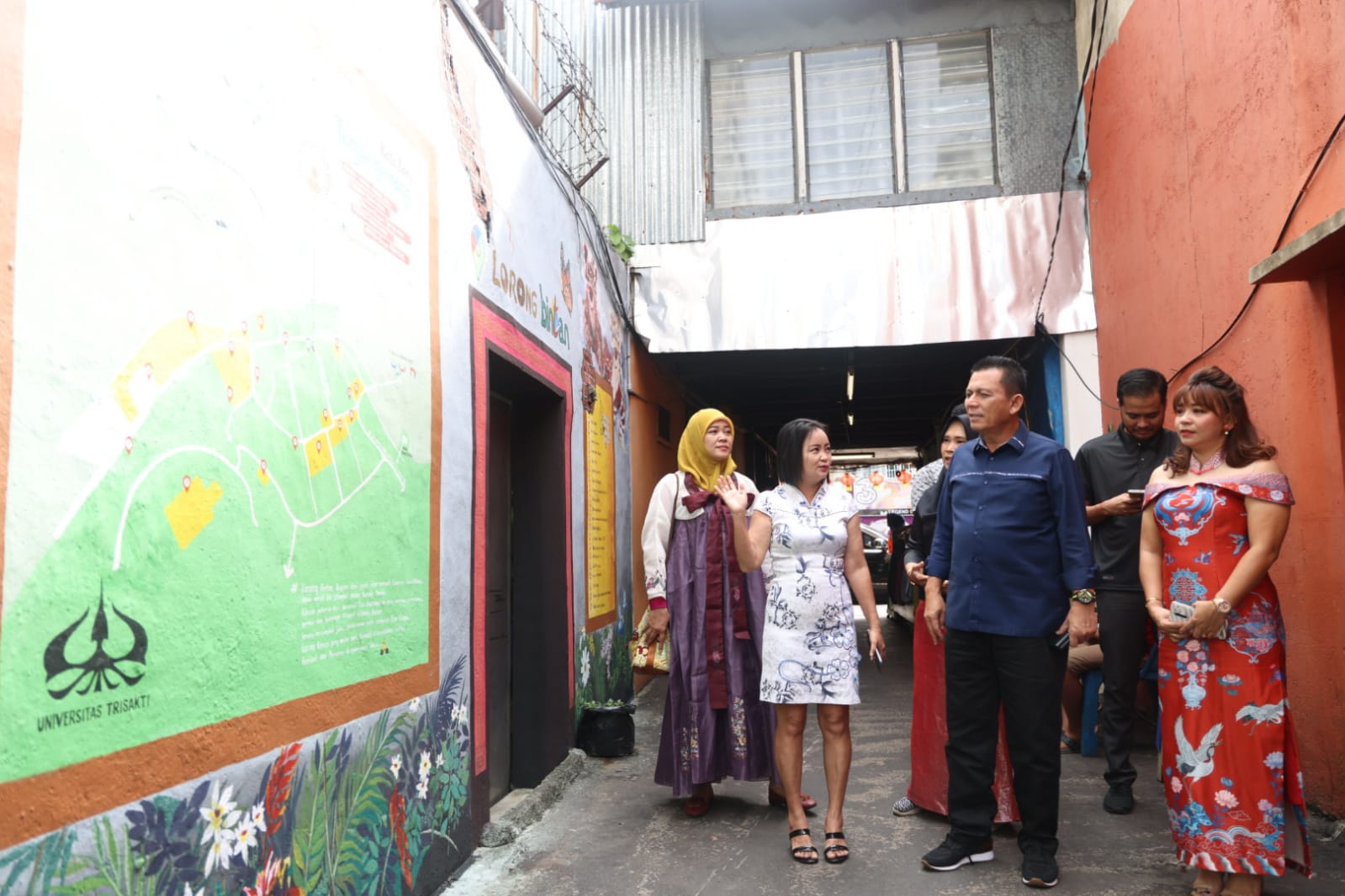 Gubernur Ansar Resmikan Festival Moon Cake dan Mural 3D Kota Lama