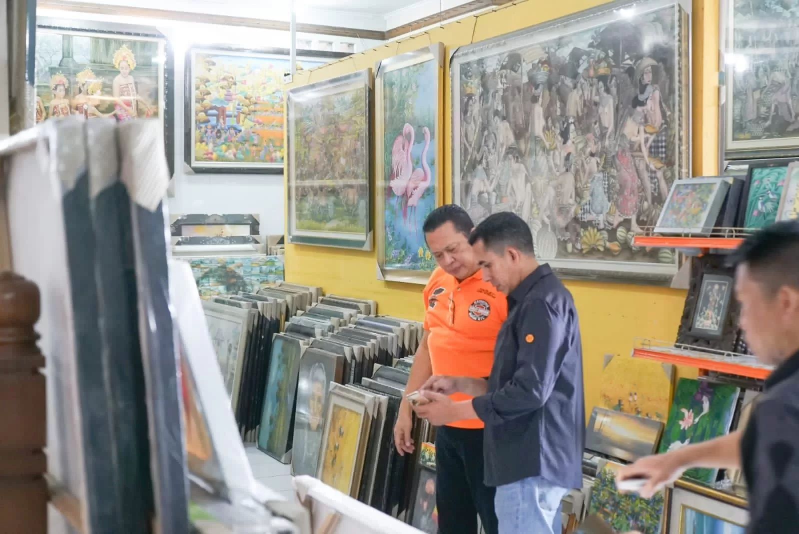 Sambangi Galeri Lukisan, Ketua MPR RI Bamsoet Dorong Seniman Bali Kuasai Pasar Seni Internasional