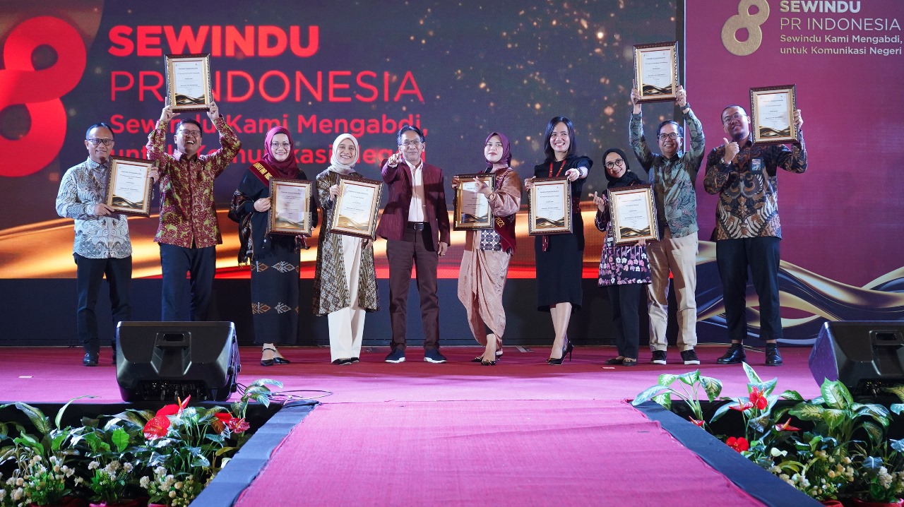 PLN Batam Sabet Penghargaan Instansi Berpengaruh di Bidang Komunikasi dari PR Indonesia
