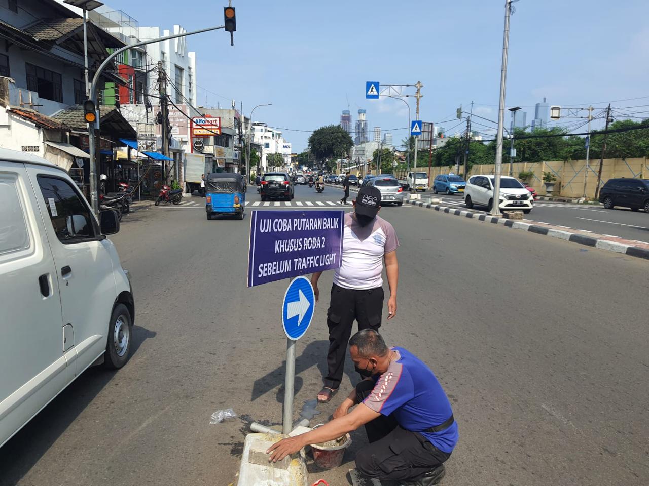Cegah Pelanggaran, Satuan Lalu Lintas Jakarta Barat Buka U-Turn Baru Khusus Roda Dua