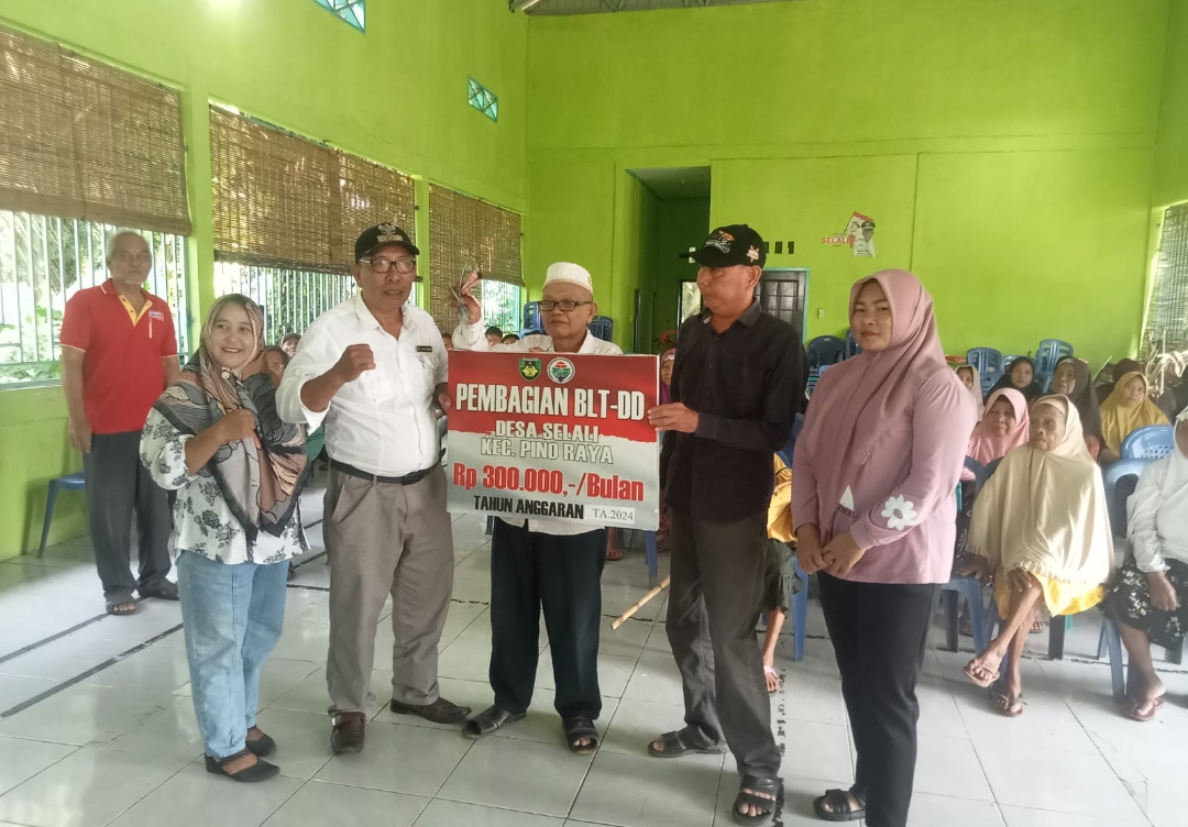 Pemerintah Desa Selali Salurkan BLT-DD Tahap Ke Dua Tahun 2024