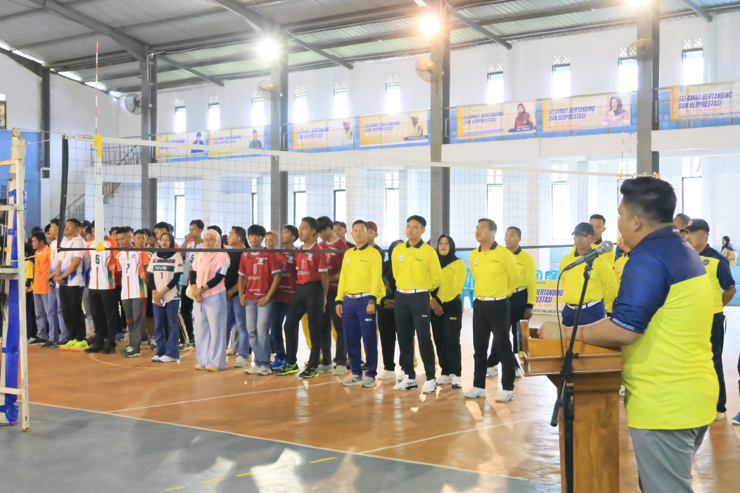 Bupati Bintan Resmi Buka Turnamen Bola Voli Bupati Cup 2025 di Bintan Timur