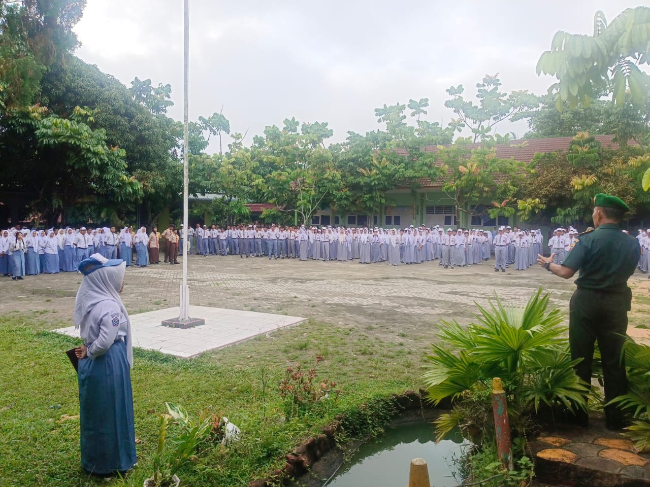 Bertindak Sebagai Irup, Danramil 09/Langgam Himbauan Siswa SMK Tanamkan Disiplin       