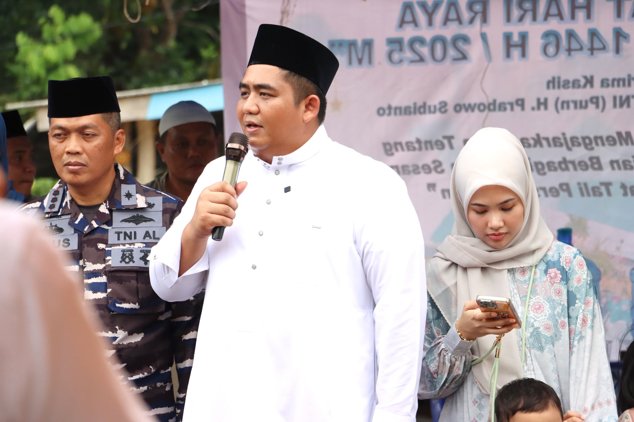 Bupati Bintan Serahkan Sapi Kurban Presiden RI di Kampung Sekera Tanjung Uban