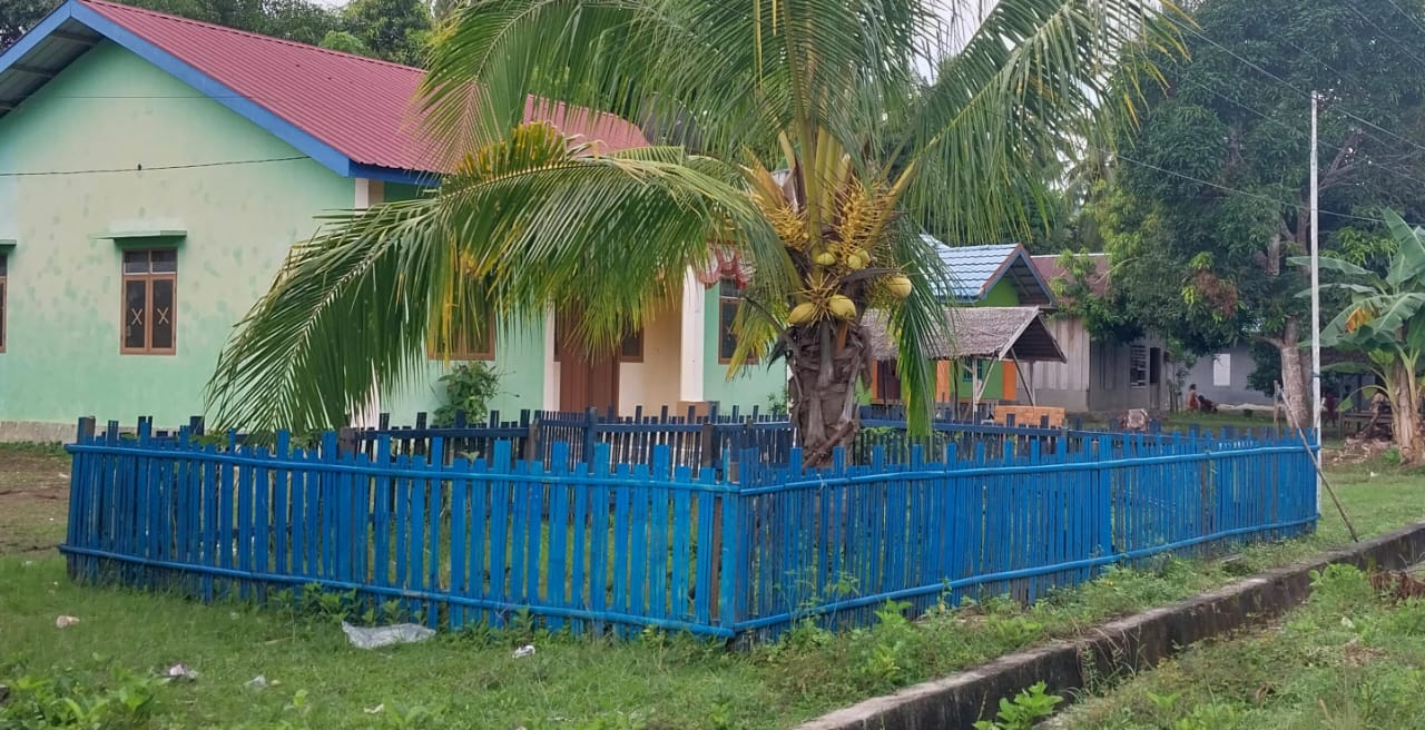 Warga Pertanyakan Anggaran Pagar Bambu Rp10 Juta di Kantor Desa Dungkait