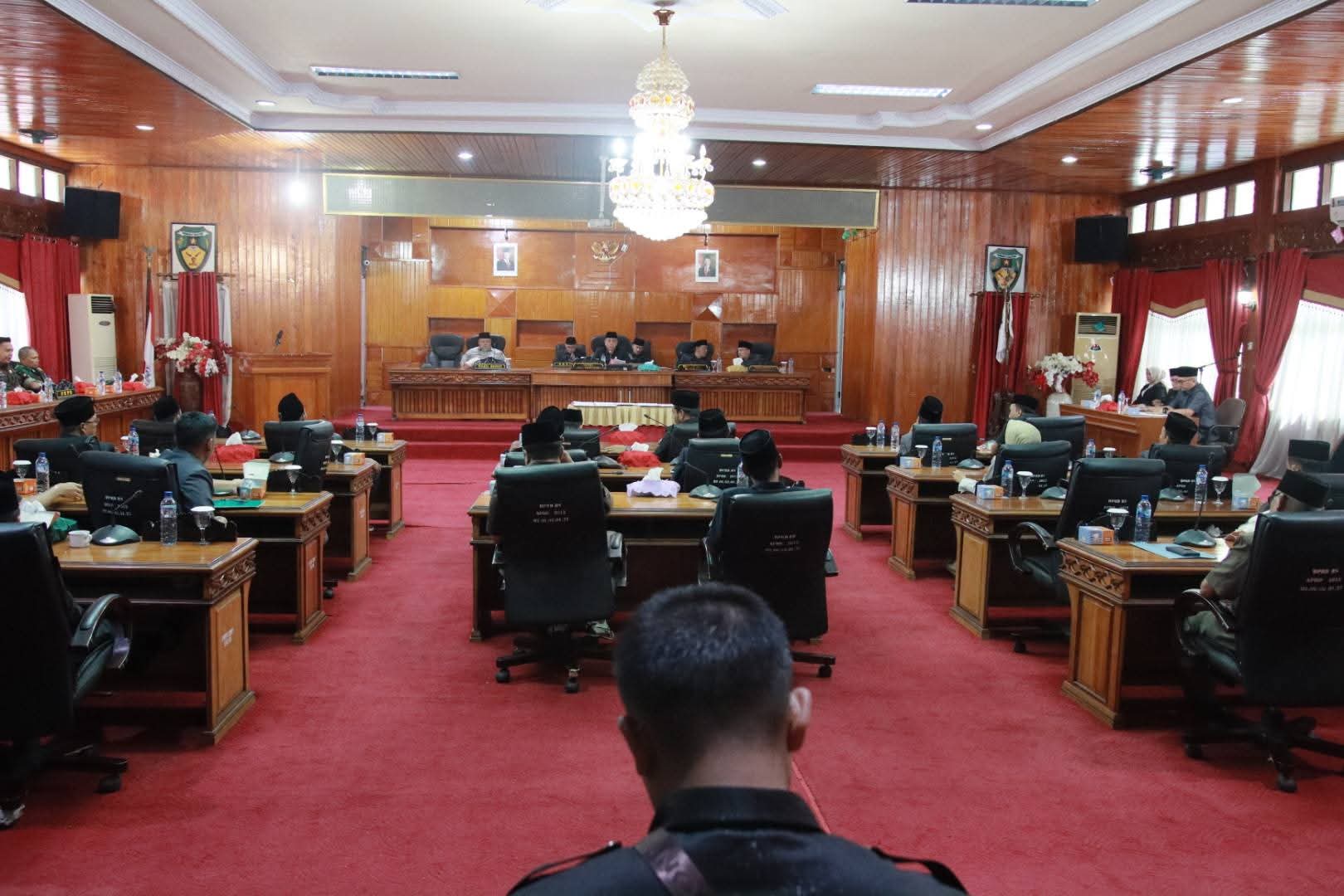Rapat Paripurna DPRD Bengkulu Selatan: Pengumuman Pemberhentian dan Pengusulan Pelantikan Bupati dan Wakil Bupati Terpilih