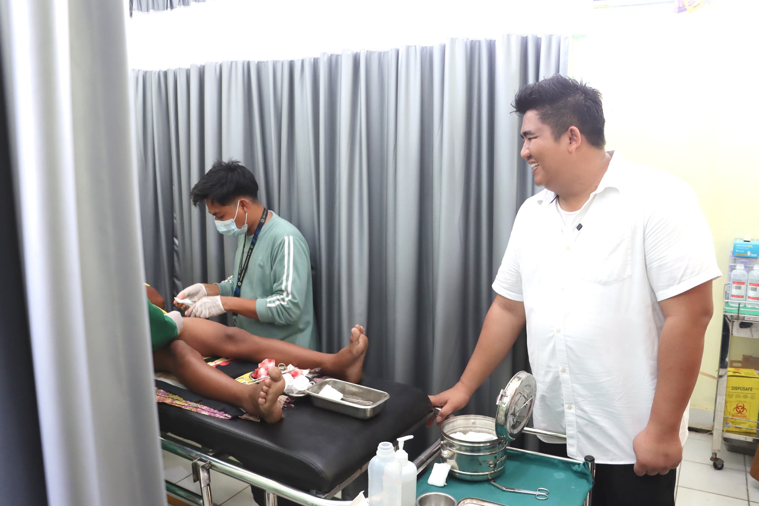 Bersua Dengan Pasien dan Peserta Khitan, Roby Tinjau Pelayanan Kesehatan di Puskesmas Tambelan