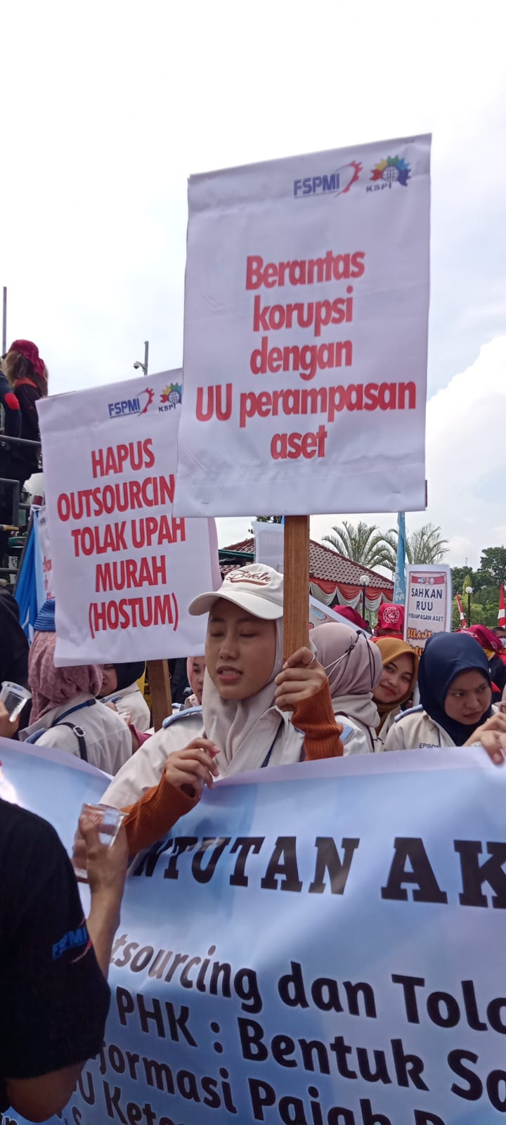 Buruh Batam Gelar Aksi Unjuk Rasa, Desak Pemerintah Sahkan UU Perampasan Aset