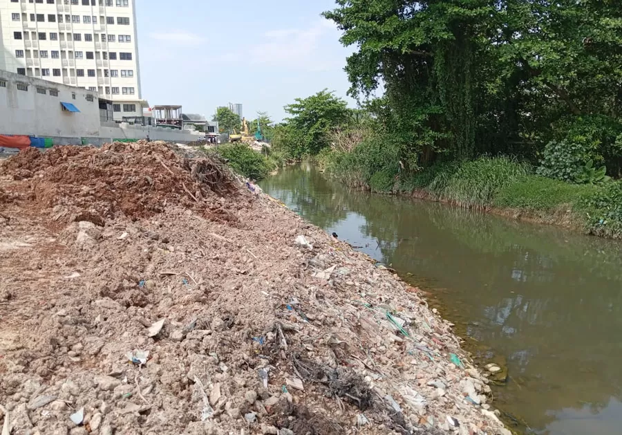 Nama Lik Khai Disebut Warga, Dalang Penimbunan DAS Baloi Diduga Oknum DPRD Kepri