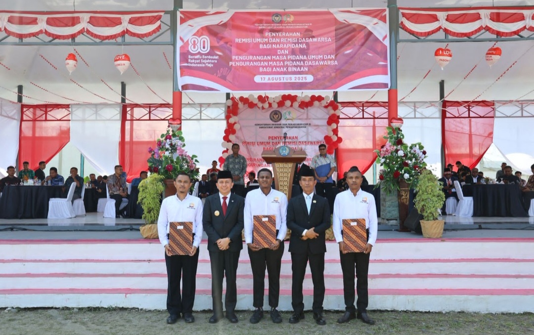 HUT ke-80 RI, Pj Gubernur Agus Fatoni Serahkan Remisi kepada Ribuan Narapidana di Papua