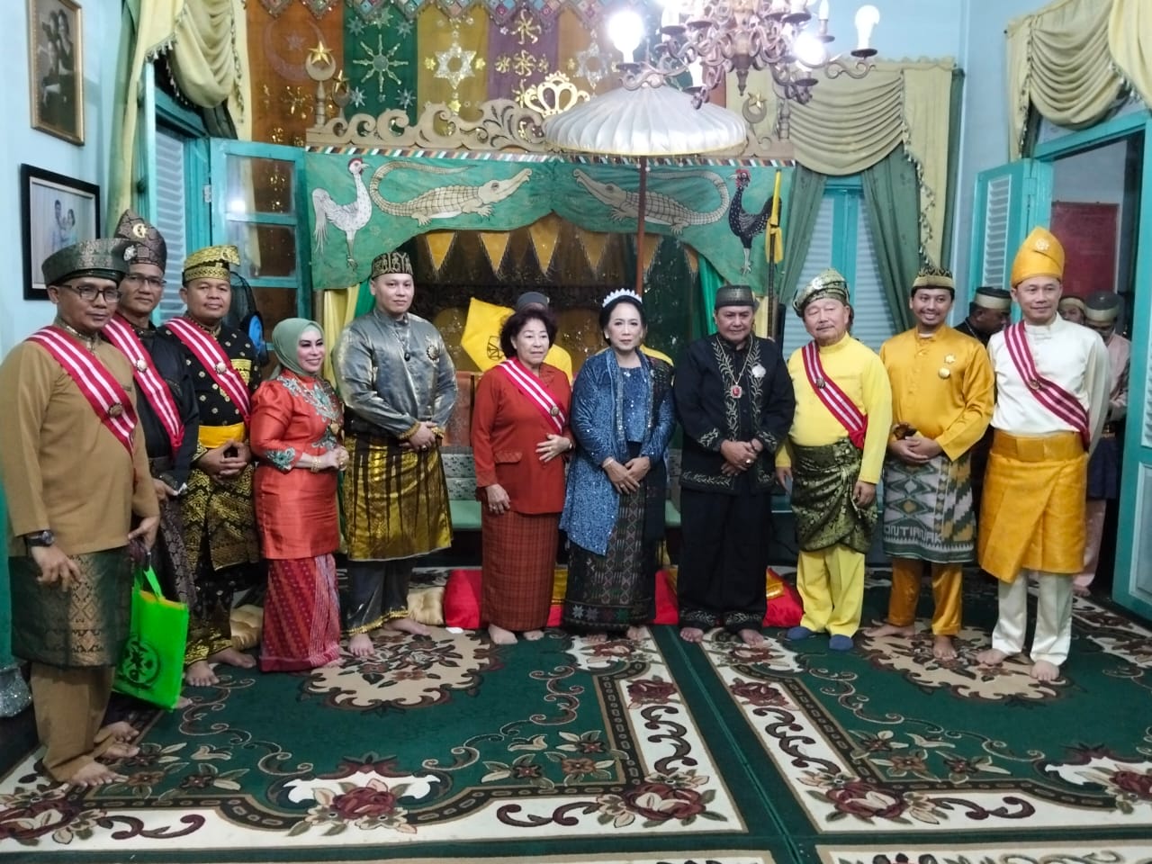 AKBP Suwinto dan Dua Legislator Kepri Terima Gelar Kehormatan dari Kerajaan Amantubillah Mempawah