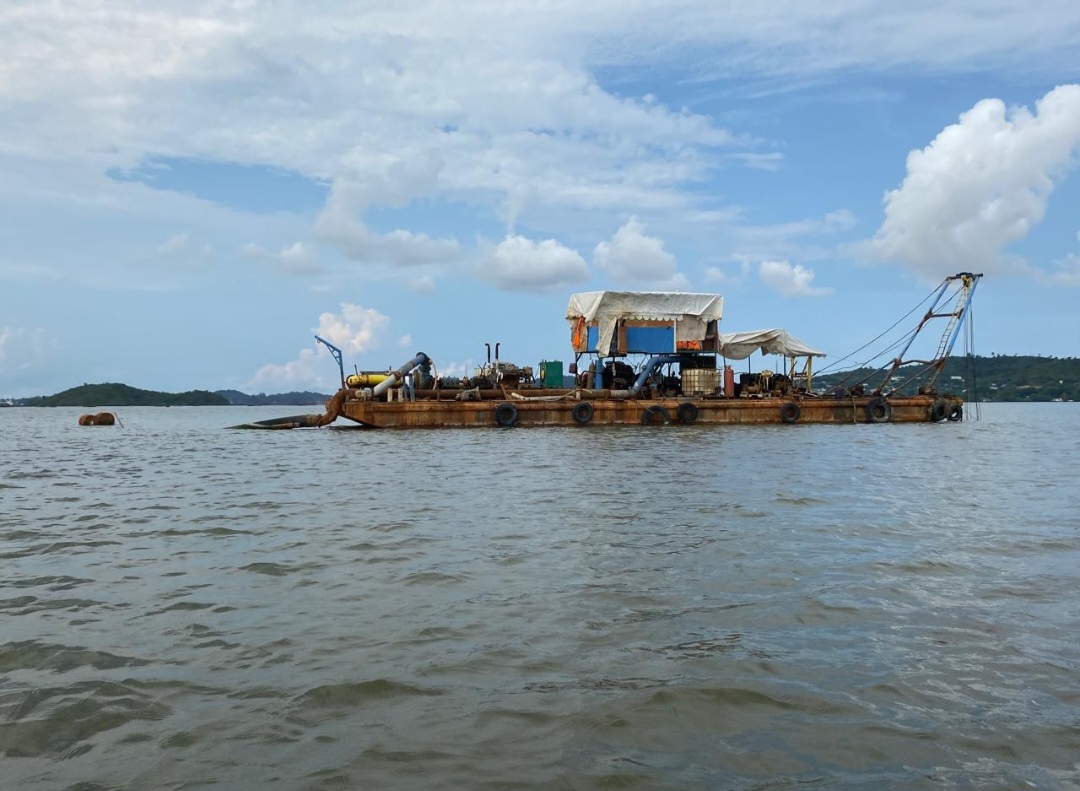Aktivitas Penyedotan Pasir di Tanjung Uncang Diduga Langgar UU Lingkungan dan Perikanan