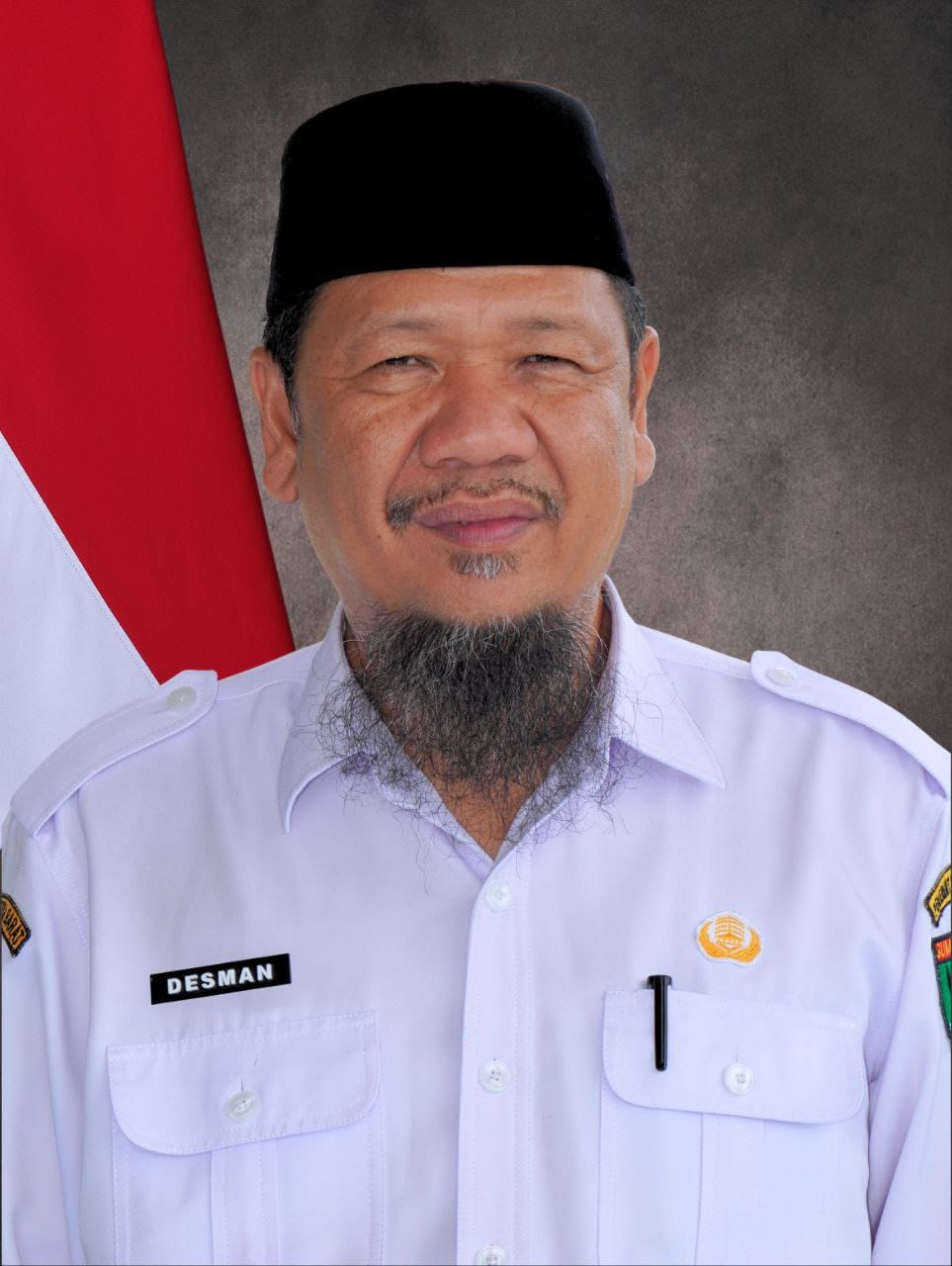Menyalakan Cahaya Pendidikan: Dr. Desman, S.Pd.I, MA Ubah SMKN 1 Sasak Ranah Pasisia Jadi Ladang Mimpi