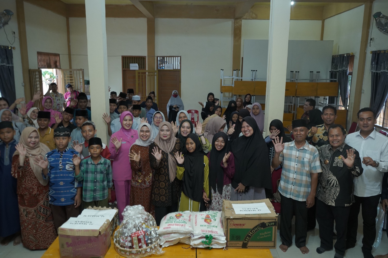 Pemerintah dan TP PKK Kabupaten Asahan Salurkan Bantuan Sembako Jelang HUT ke-80 RI