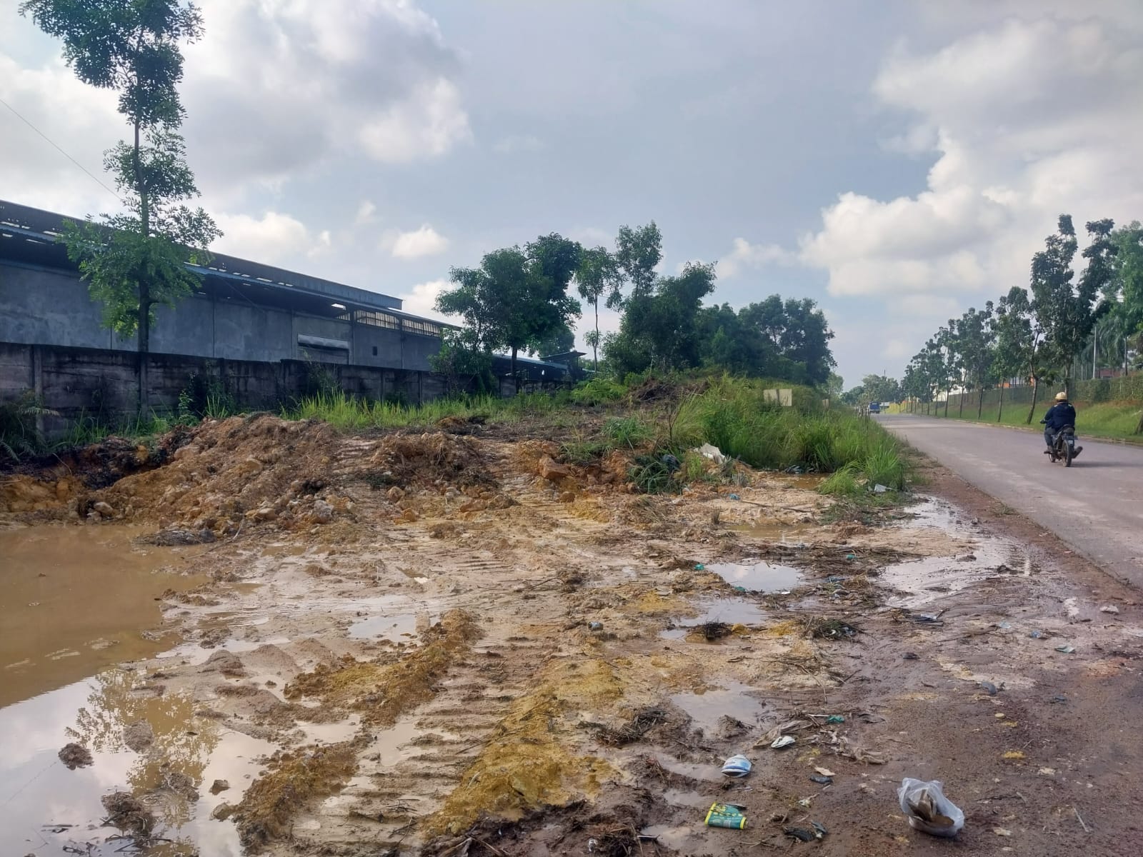 Pengerukan Lahan Buffer Zone Depan Kawasan Industrial Horizon Diduga Tanpa Izin, BP Batam Diminta Bertindak Tegas