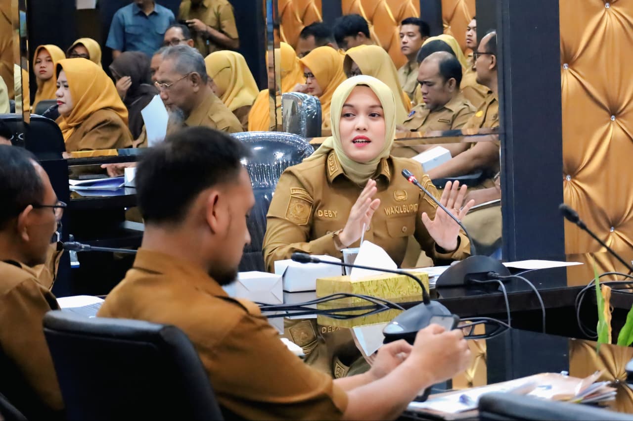Pimpin Rapat Evaluasi, Wabup Bintan Deby Maryanti Minta OPD Kerja Keras Capai Target