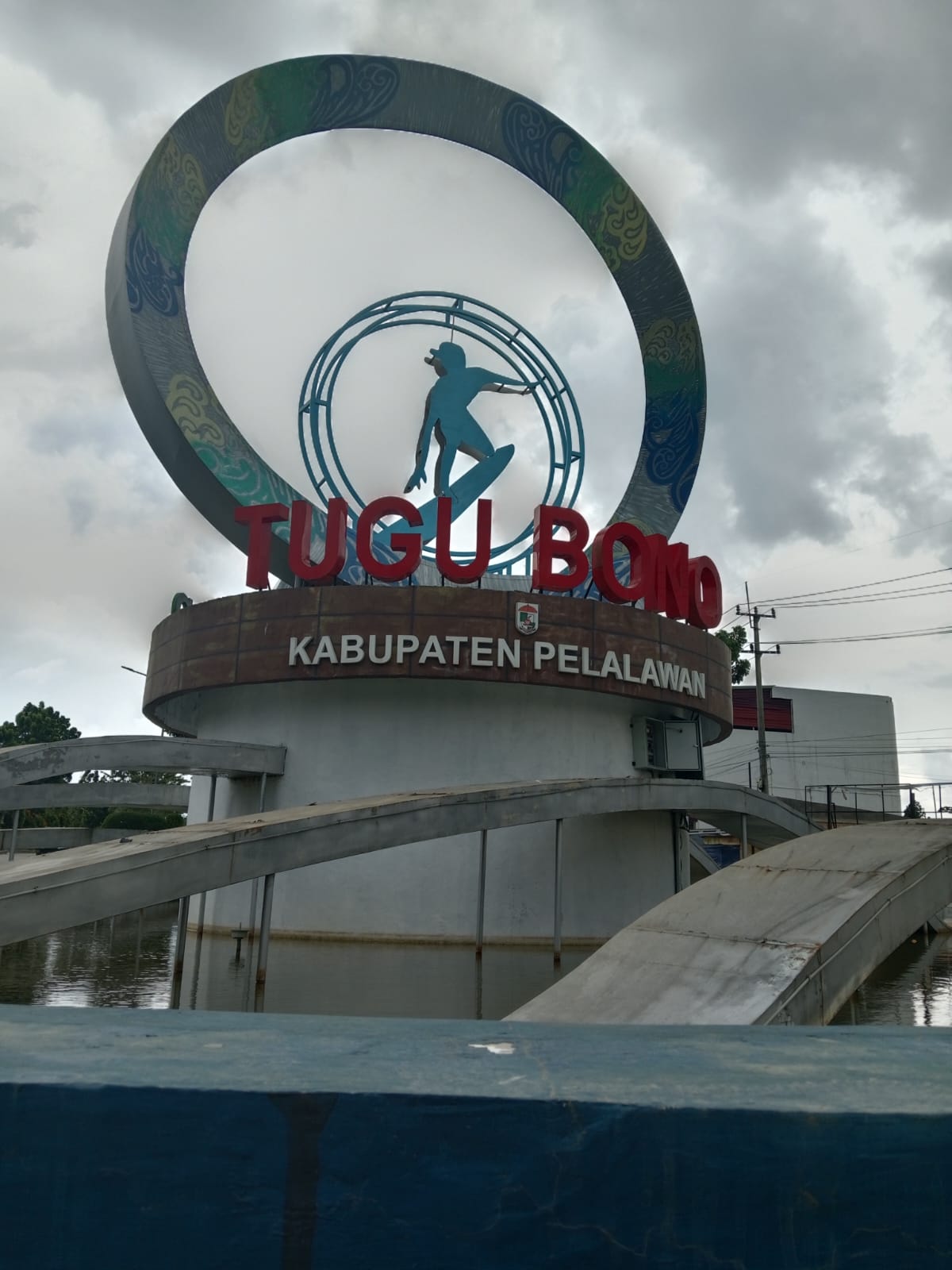 Tugu Bono Rp7,8 Miliar Baru 2 Tahun, Sudah Rusak dan Berkarat: Publik Pertanyakan Kualitas Proyek