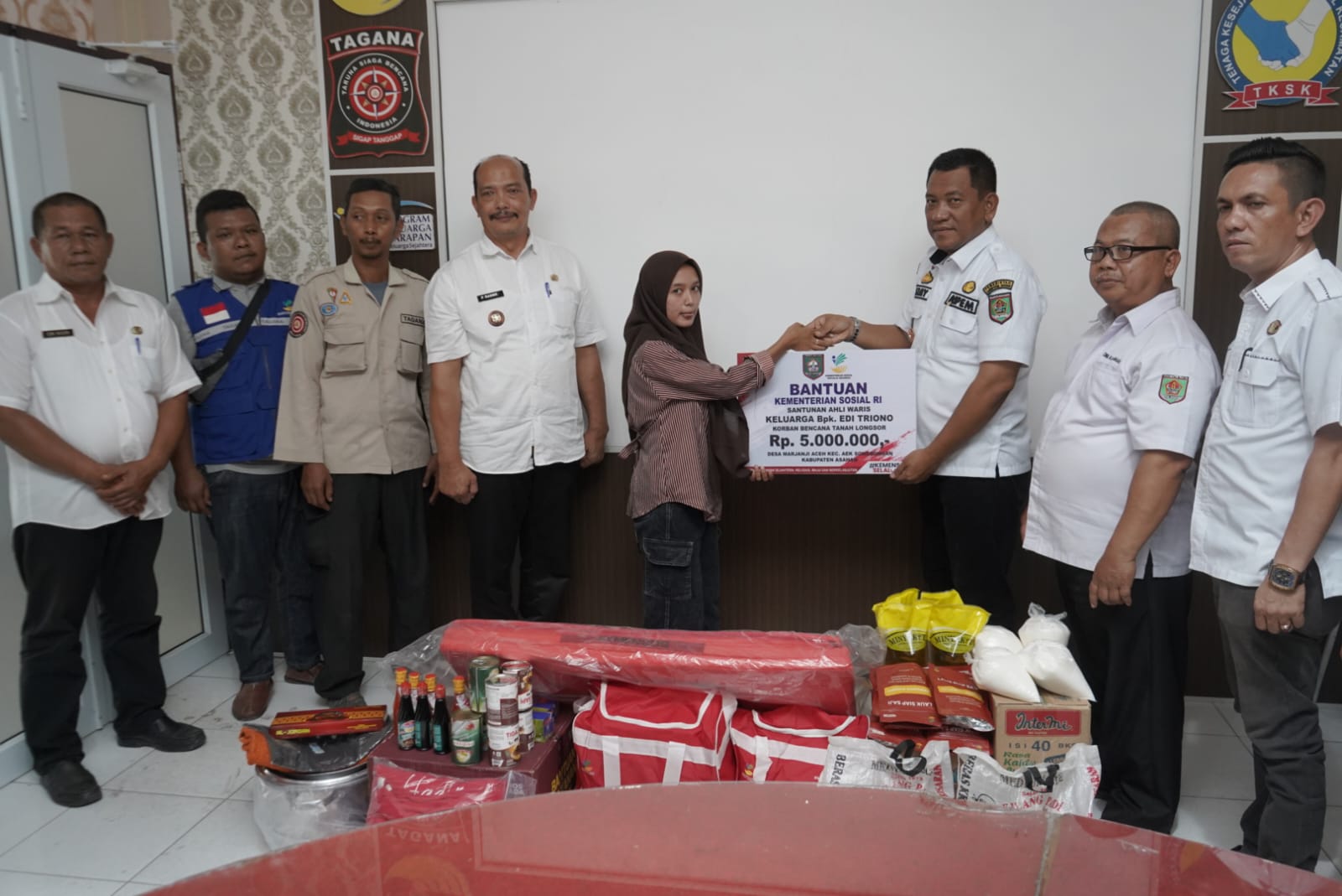 Bupati Asahan Salurkan Bantuan bagi Keluarga Korban Longsor Marjanji Aceh