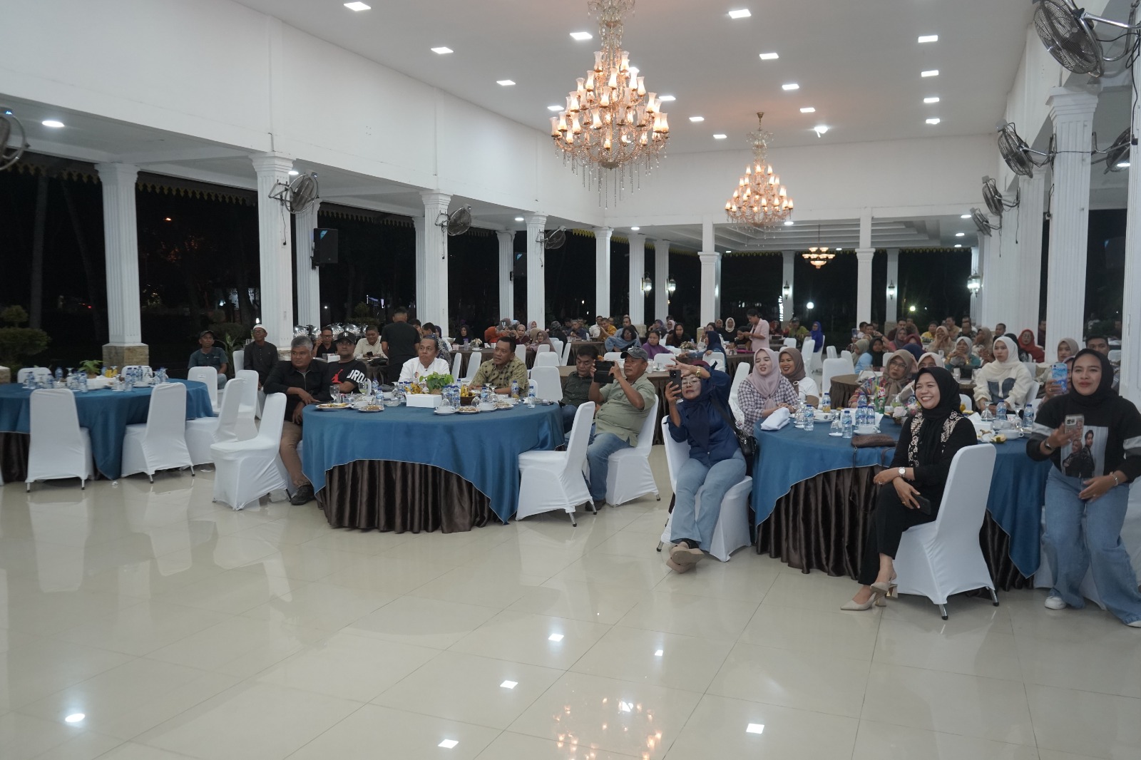 Keseruan Nobar Dukungan Arbil Fahrizal di D’Academy 7