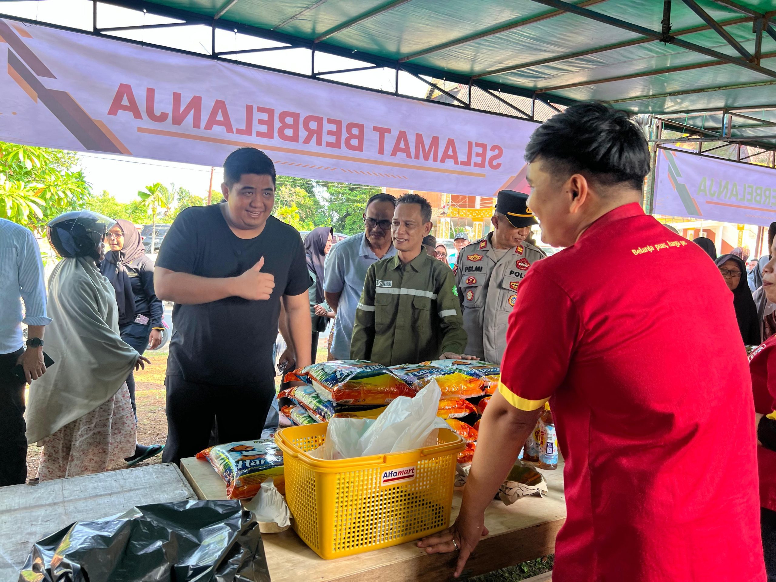 Tinjau Pasar Murah, Bupati Roby: Ini Upaya Memastikan Stabilitas Harga dan Daya Beli Masyarakat