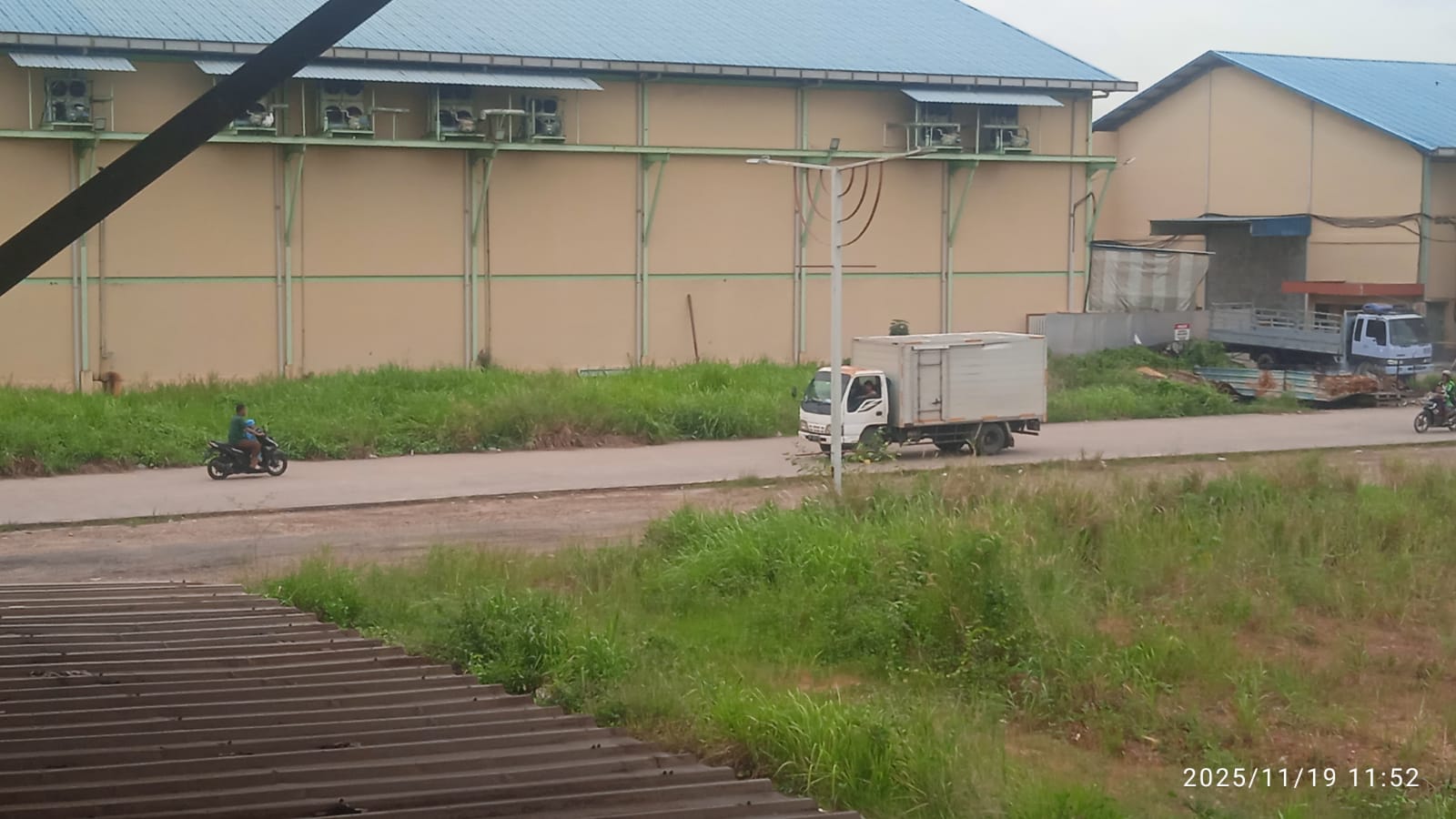 Gudang Beras Ilegal di Sagulung Diduga Kebal Hukum, Truk Hilir-Mudik Tanpa Pengawasan