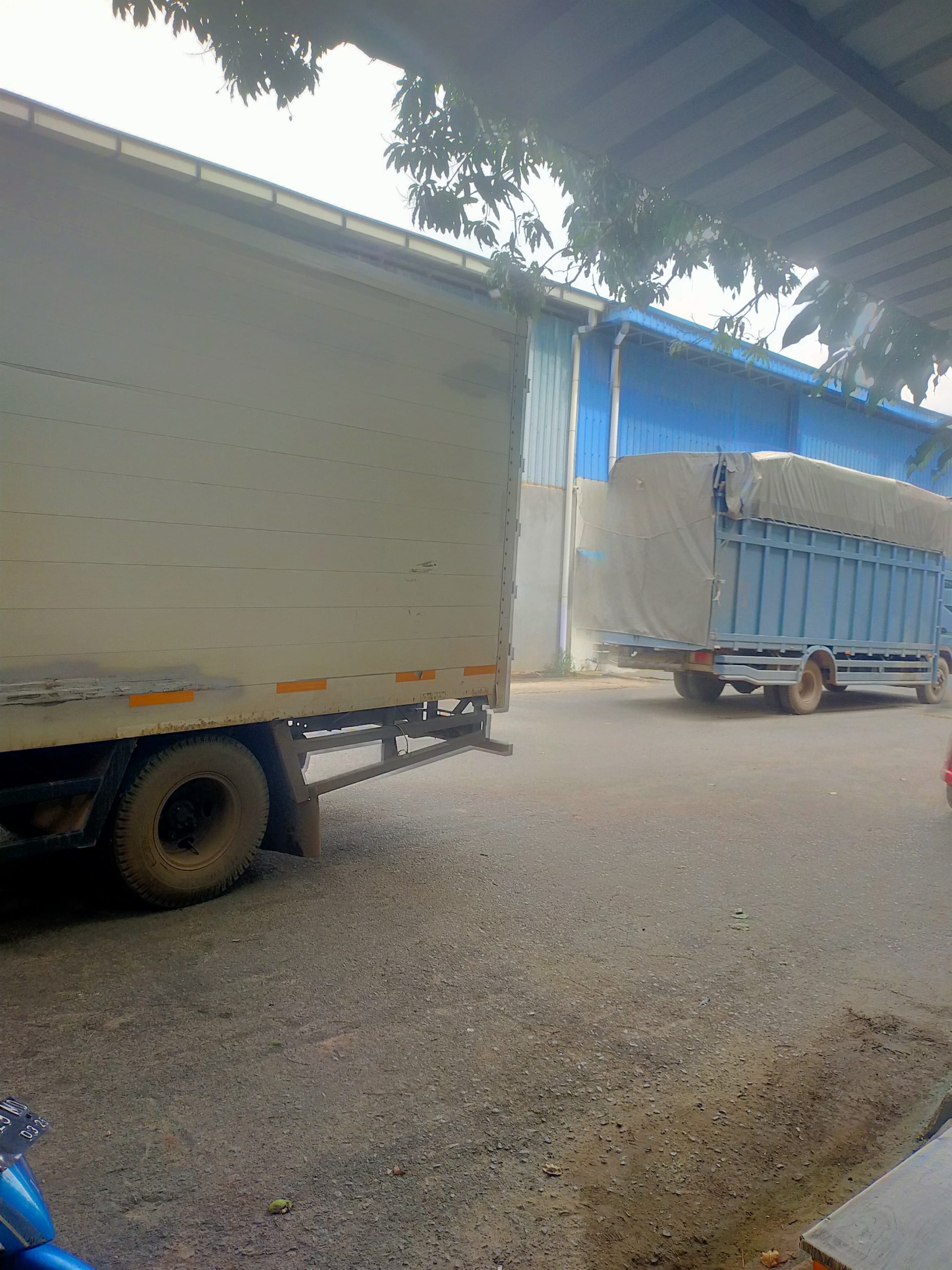 Gudang Misterius di Pantai Stres Diduga Jadi Lokasi Pengoplosan Beras