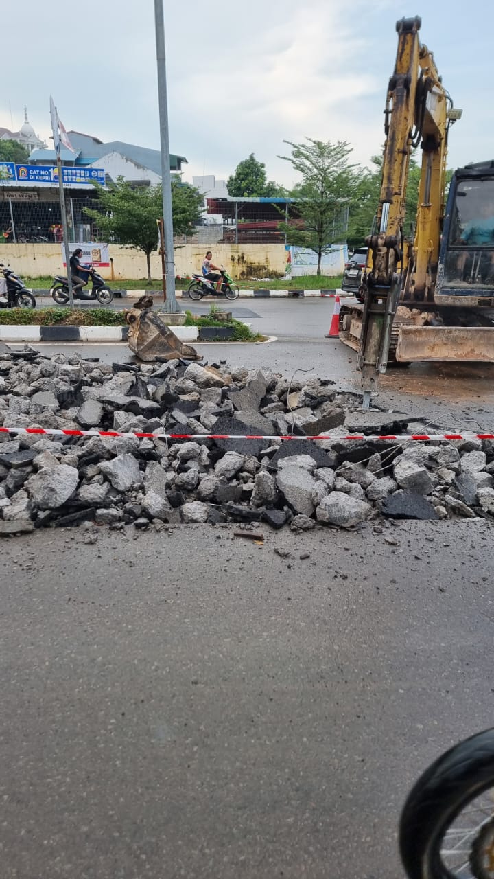 ABH Didesak Evaluasi Proyek Jaringan Air Bersih di Bengkong, Pembongkaran Jalan Dinilai Tak Efisien