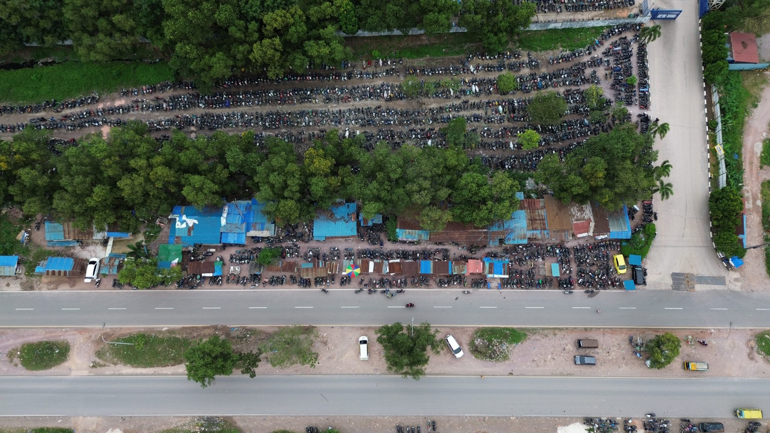 ROW Brigjend Katamso Disulap Jadi Parkiran PT ASL: Publik Desak Penertiban Segera