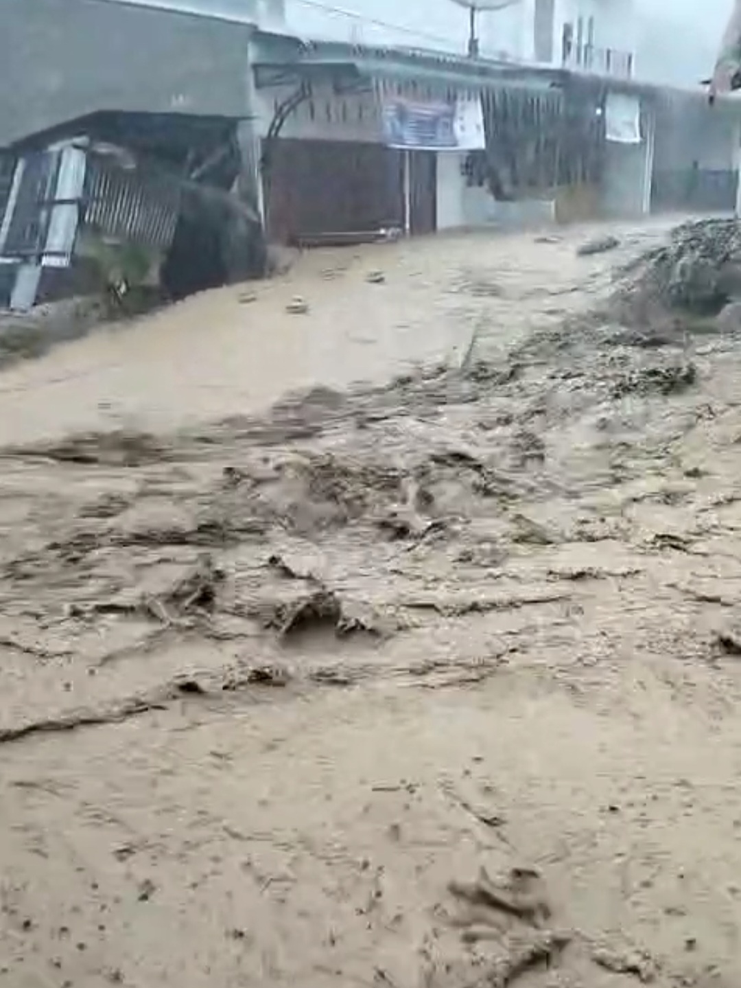 Bencana Hidrometeorologi Melanda Tapanuli Tengah: Puluhan Titik Terendam Banjir, Sejumlah Lokasi Dilanda Longsor