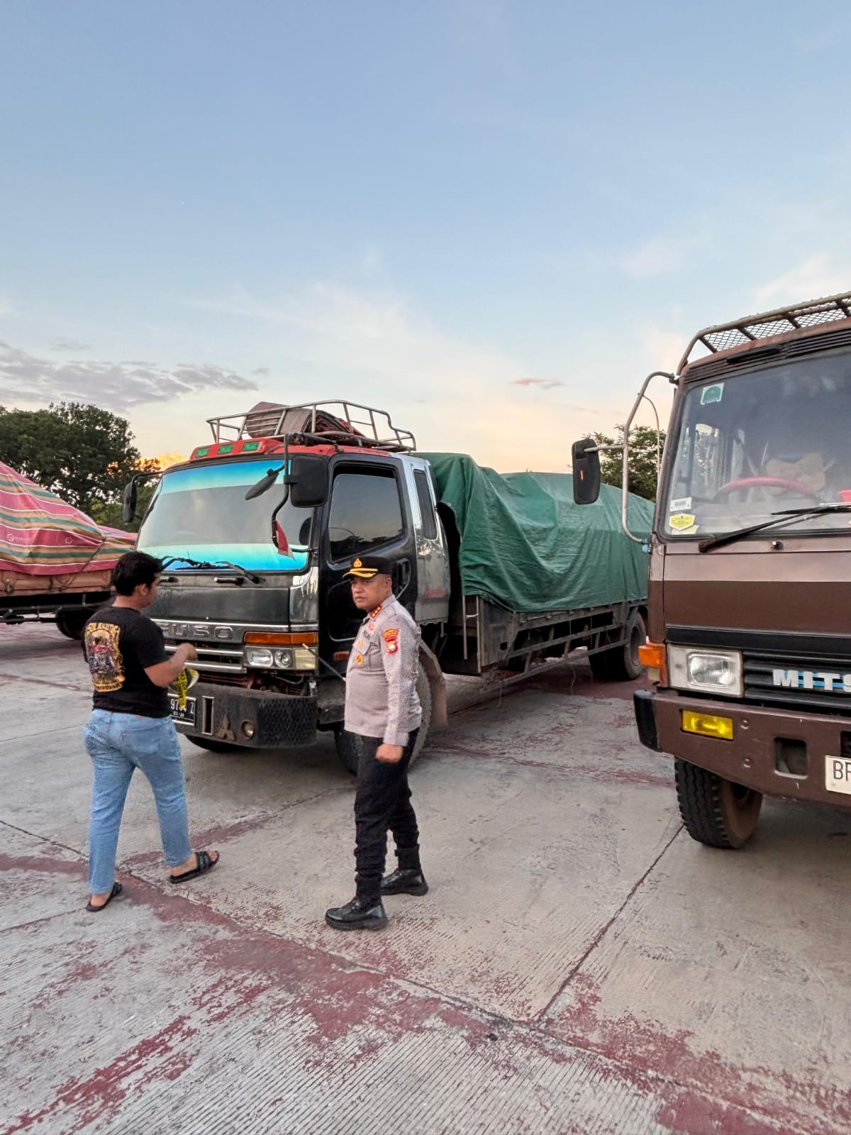 5 Truk Barang Impor Ilegal Digerebek di Sagulung, Nama Haji Sage Disebut — Bea Cukai Batam Diminta Bertanggung Jawab