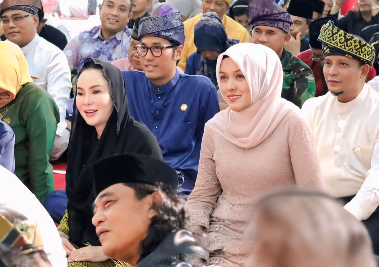 Wakil Bupati Bintan, Deby Maryanti Hadiri Penganugerahan Gelar Adat Melayu kepada Ketua MPR RI, Ahmad Muzani