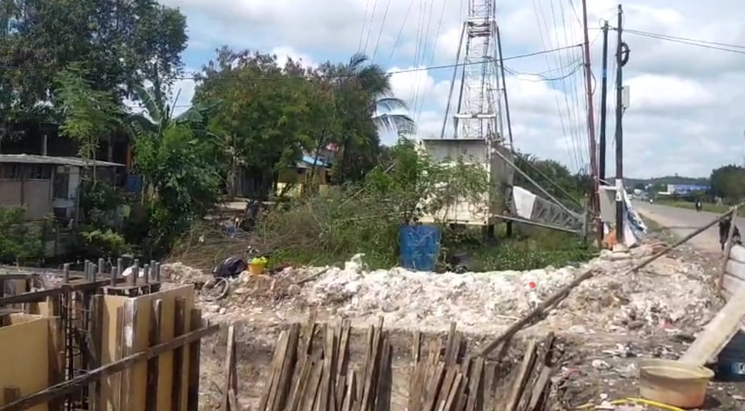 Warga Tolak Pembangunan Tower di Bibir Sungai, BP Batam Enggan Klarifikasi