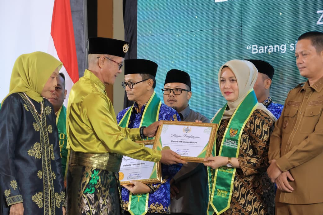 Wabup Bintan Terima Penghargaan Baznas Awards 2025