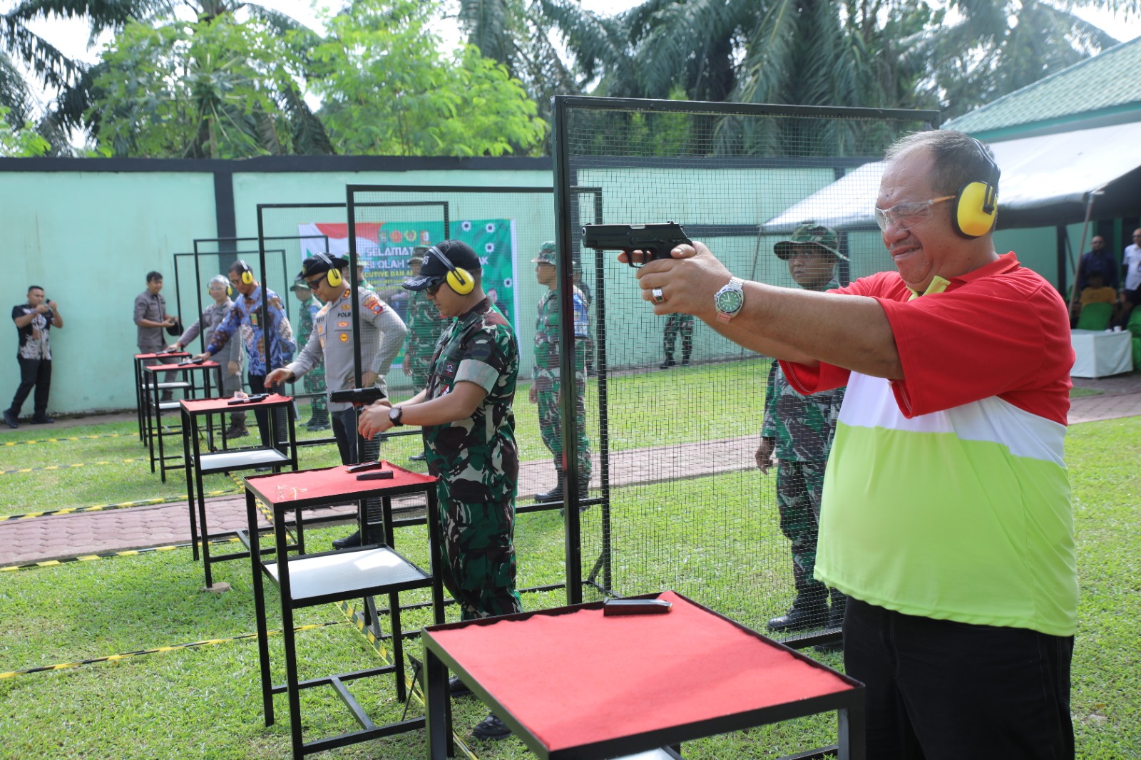Bupati Asahan Bersama Forkopimda Ikuti Eksibisi Menembak Executive 2025