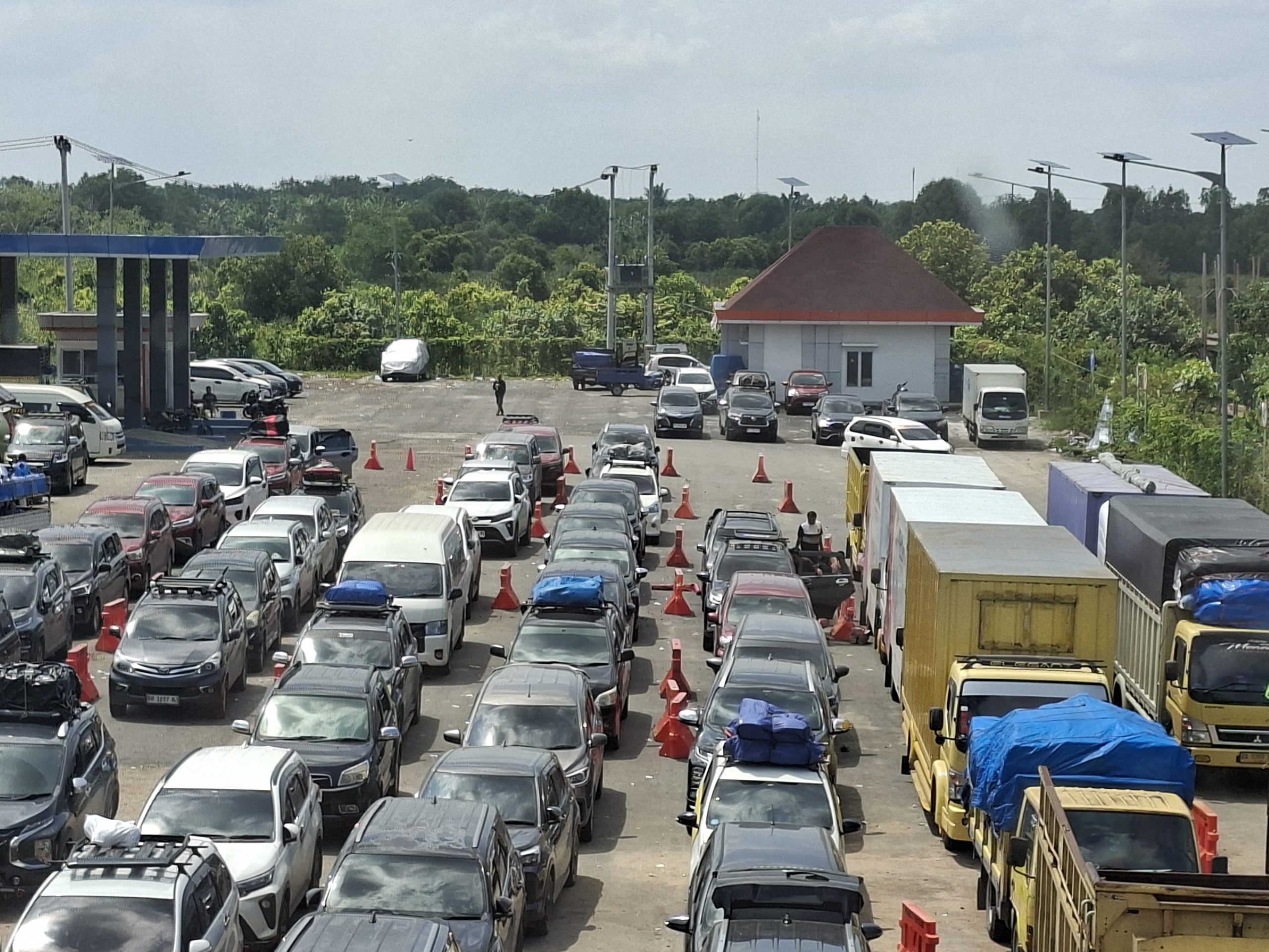 Antrean Direkayasa, Uang Pelicin Mengalir: Potret Buram Pelabuhan Roro