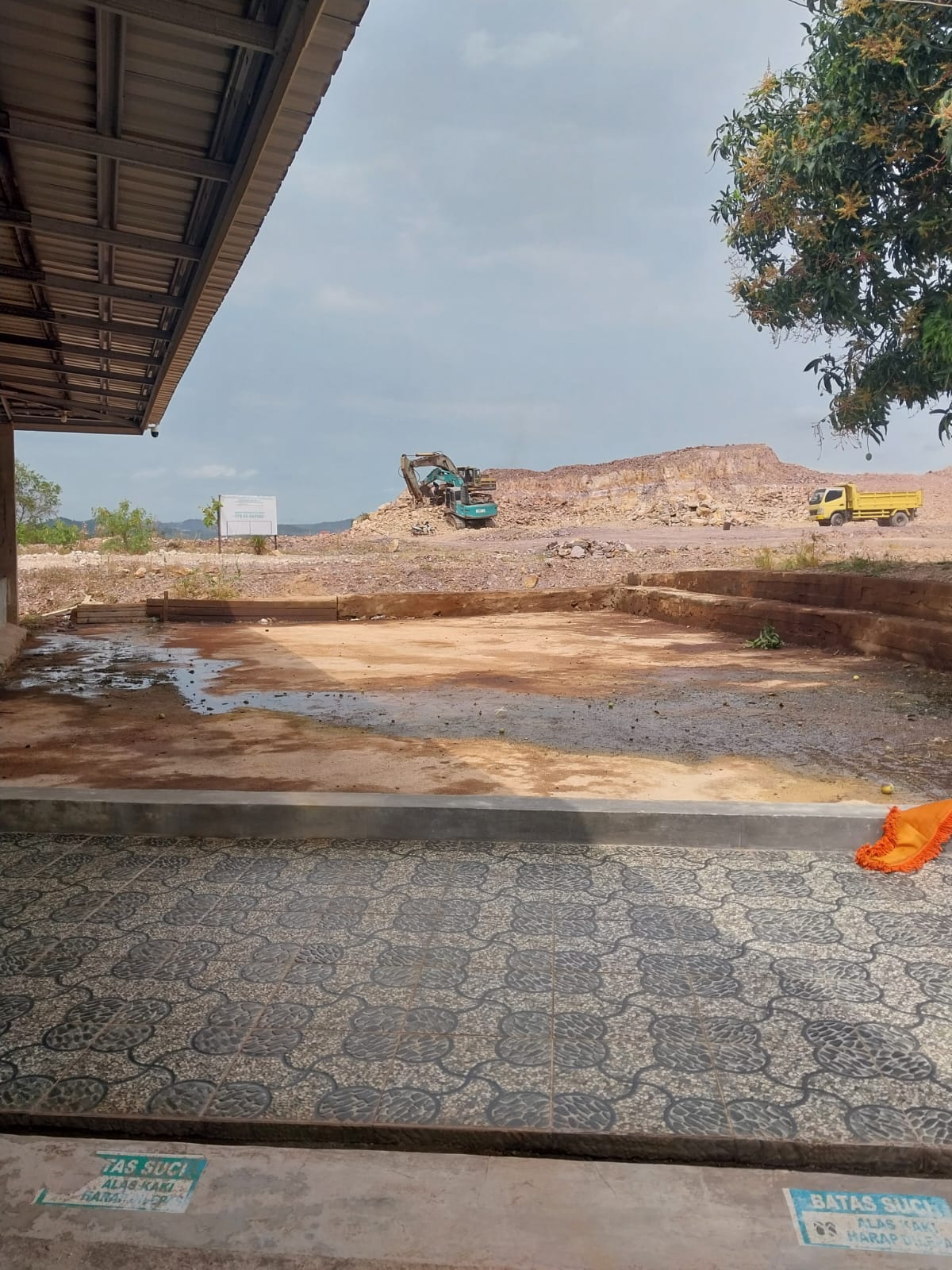 Sempat Terhenti, Kini Aktif Lagi: Siapa di Balik Pemotongan Bukit Tanjung Uncang?