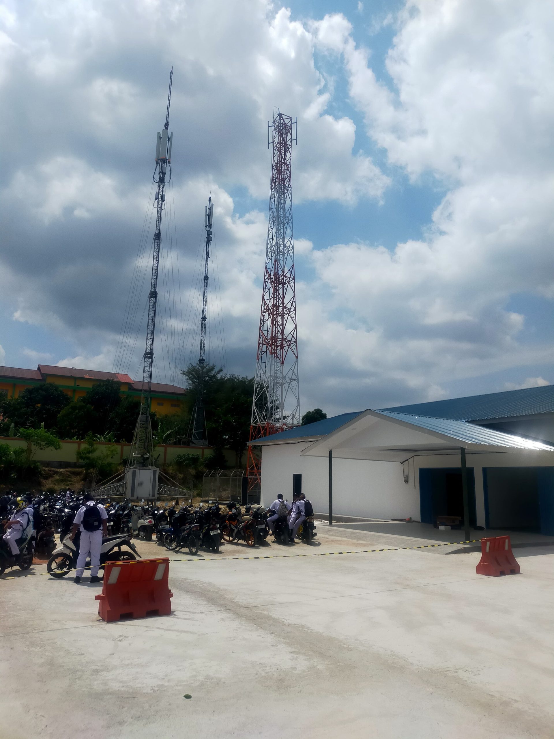 Siapa Pemberi Izin? Tower Diduga Milik TBG di SMKN 5 Batam Disorot, Indikasi Maladministrasi Mencuat