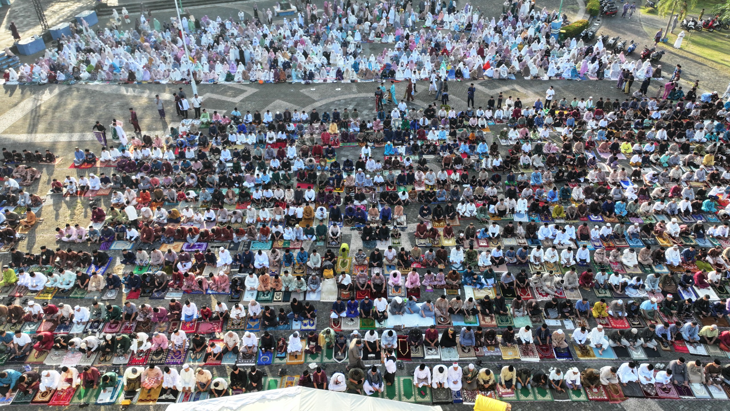 Menjadi Khatib Sholat Ied Tingkat Kabupaten Bintan, Bupati Roby Tekankan Makna Kemenangan Sejati