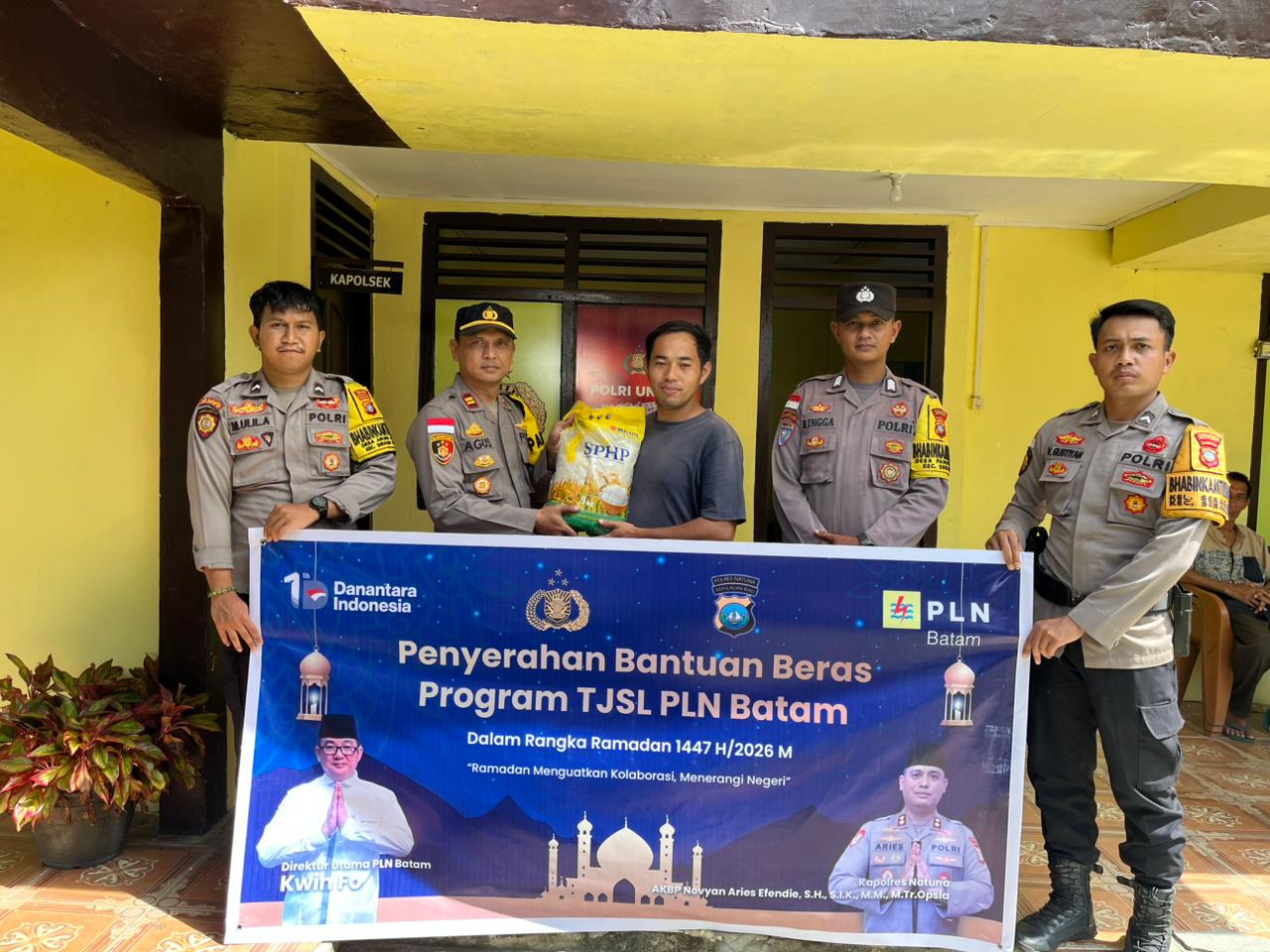 Polsek Serasan Salurkan Bantuan Beras TJSL PLN Batam untuk Warga Kepulauan