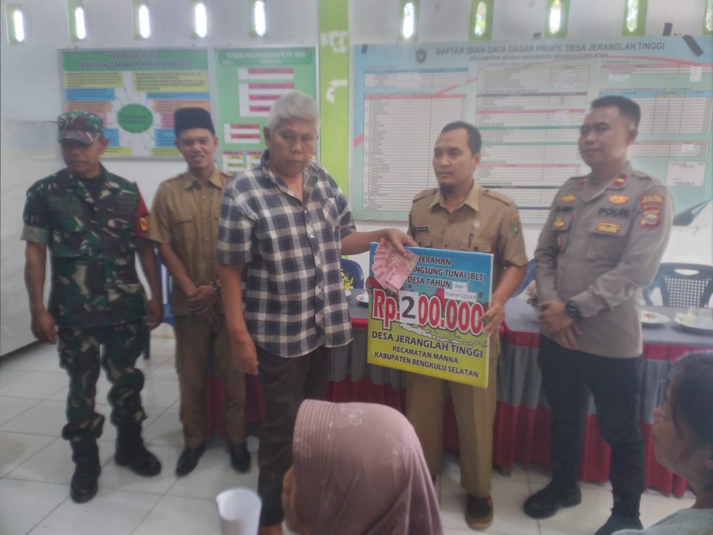 Pemdes Jeranglah Tinggi Salurkan BLT Dana Desa, Pjs Kades Pesan Bantuan Dimanfaatkan untuk Kebutuhan Pokok