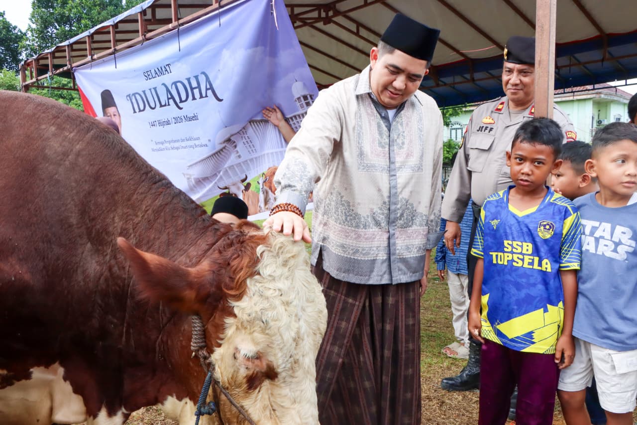Bupati Bintan Serahkan Sapi Kurban Kemasyarakatan Presiden Prabowo, Perkuat Semangat Berbagi di Hari Raya Idul Adha